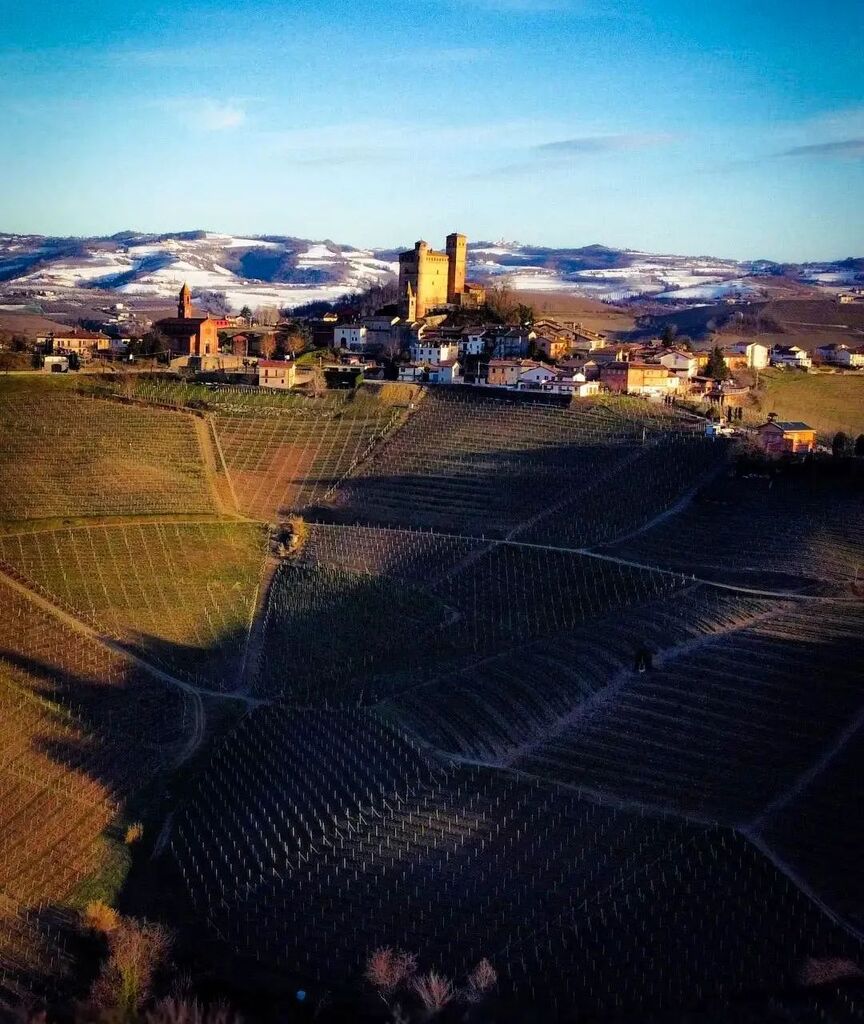 presenta 🖼️ Serralunga d'Alba AUTORE: @ziorobibi38 LOCAL MANAGER @berenguez TAG #ig_cuneo MAIL piemonte@igworldclub.it SOCIAL • Facebook.com/igpiemontevall… • Twitter @ig_piemonte HUB @igworldclub COUNTRY @ig_italia TEAM @ig_piemonte COMMUNITY @ig.cuneo www.igworldclub…