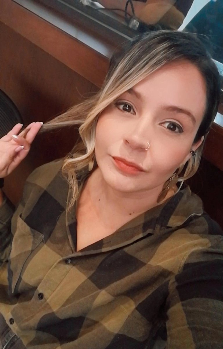 Tatibalvin's tweet photo. "«Tenés derecho a ser feliz», nos decía La Tía Encarna desde su sillón en el patio. «La posibilidad de ser feliz también existe»"
.
.
Camila Sosa Villada, Las malas
.
.
¿Hoy es viernes de?
.
.
.
#PresentePerfecto #Mindfulness https://t.co/RSx3tUhjPy