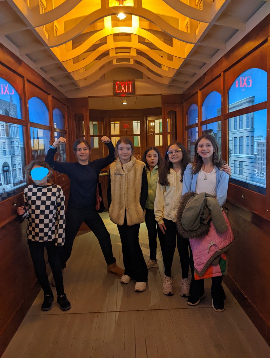 Look at these excited faces for a field trip. It's been a while. Milwaukee Public Museum #WeAreDeerpath