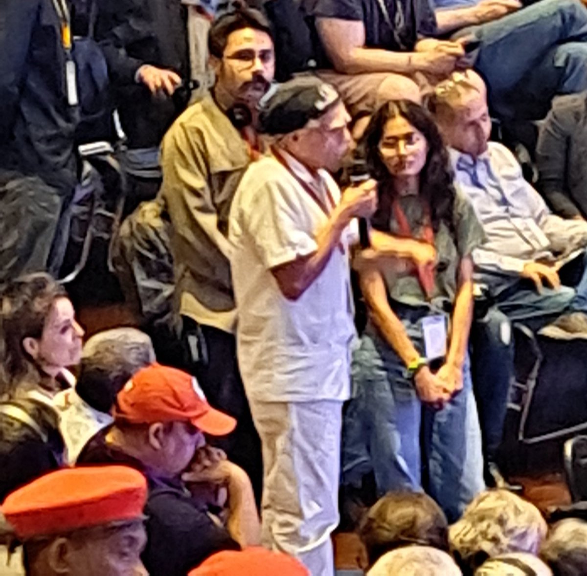 Gertrudis6303's tweet photo. Cierre contundente de 1ra jornada del evento mundial en Venezuela #ChávezEnElCorazónDeLosPueblos a 10 años de su siembra, con la Vicepresid @Delsys, @atilioboron, @iramones1, @ManolodelosSantos #MejorEsPosible  .@UlisesGuilarte  .@DrulletIsmael  .@CubaCentral .@capitulo_cubano https://t.co/XpOpcfrZJW