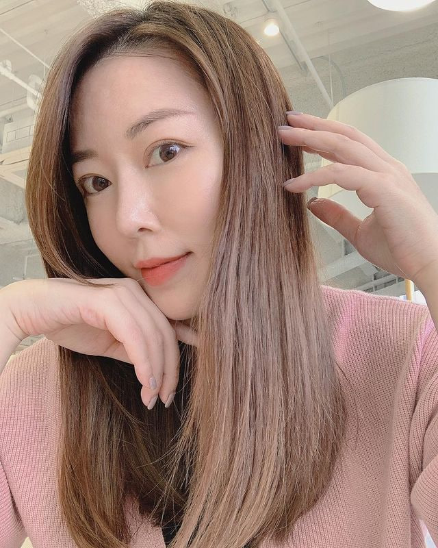 I still like the way I have straight hair 💛It’s hard to keep it beyond the shoulders! Don't cut it short for now~ 😆 Do you like your hair straight or curly? find your favorite look