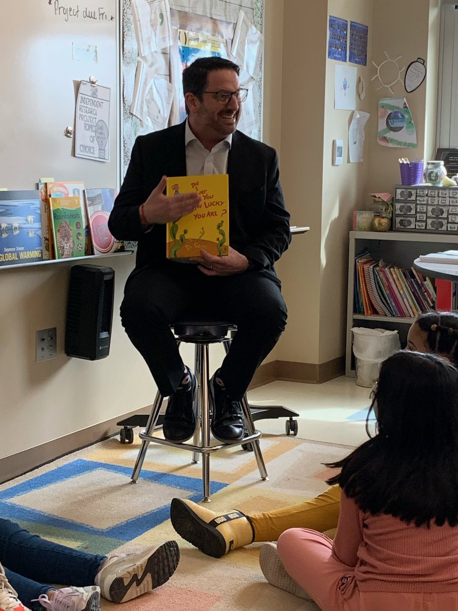 JSolomonVP's tweet photo. This week, I had the pleasure of reading to several our classes for Read Across America week. #ReadAcrossAmericaDay https://t.co/jUrhXg43tp