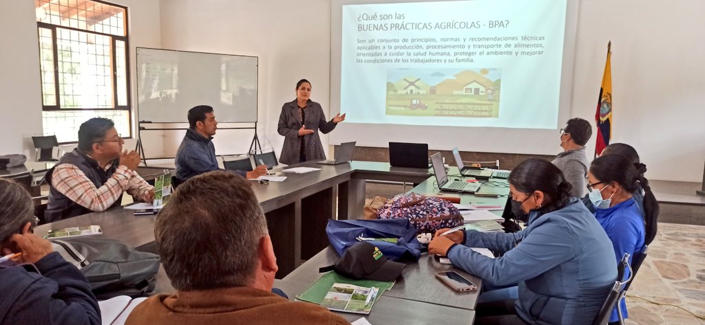 Agricultura_CZ3's tweet image. #Chimborazo🌱🧑‍🌾 Capacitación a técnicos agrícolas de la Dirección Distrital, para implementar #BPAs en los diferentes cultivos de la provincia, para fortalecer la producción. 
#JuntosPorElAgro