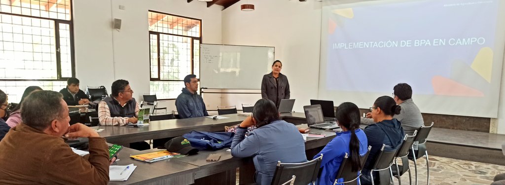 Agricultura_CZ3's tweet image. #Chimborazo🌱🧑‍🌾 Capacitación a técnicos agrícolas de la Dirección Distrital, para implementar #BPAs en los diferentes cultivos de la provincia, para fortalecer la producción. 
#JuntosPorElAgro