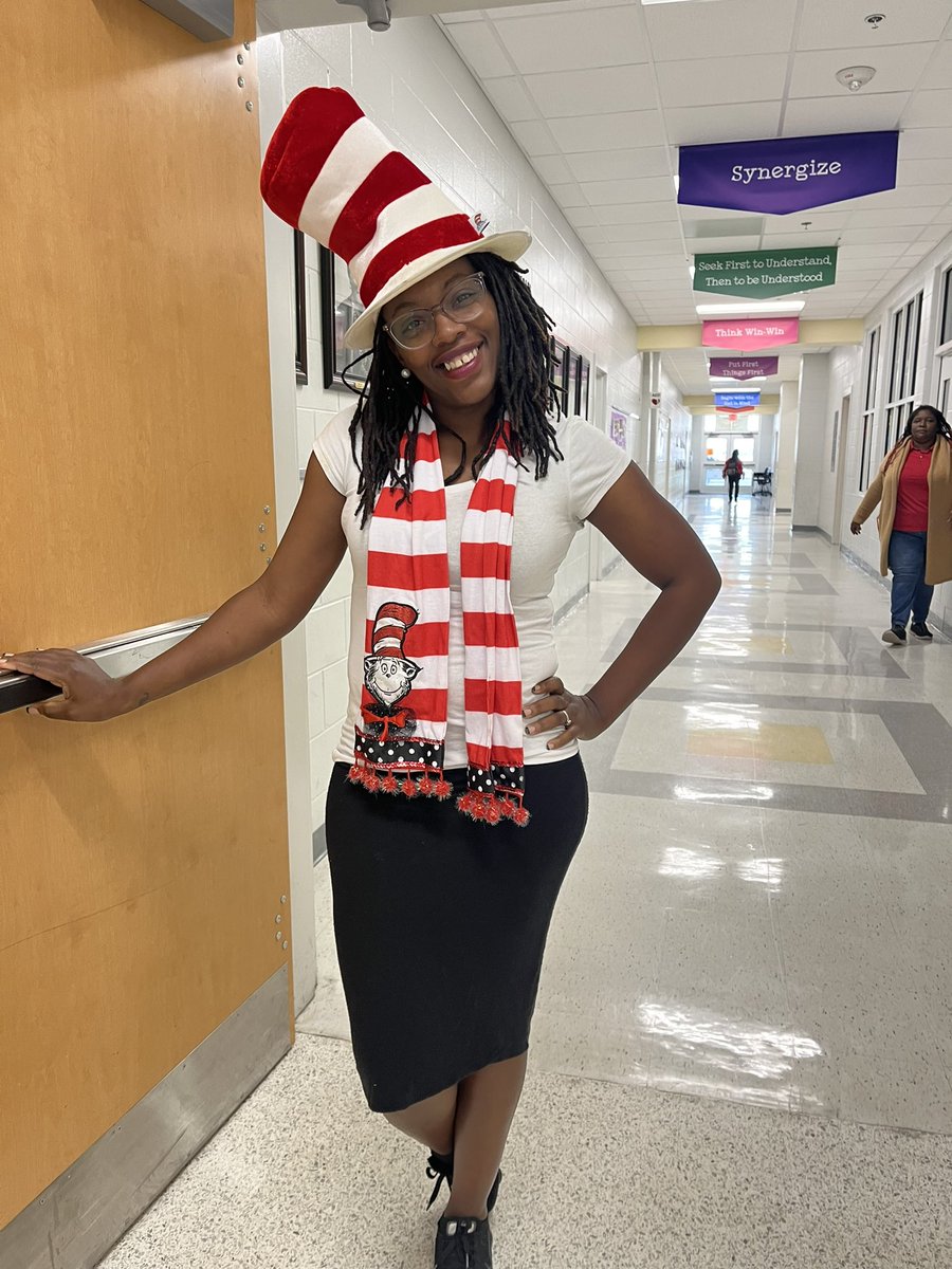TonyFoy4's tweet photo. Our staff and students are truly the best and brightest! @ABWilliamsElem1 💜💛#NationalReadAcrossAmericaWeek 
@ReneeEv1446 @TaraFitz916 @SCCPSS https://t.co/J05spgzf0y