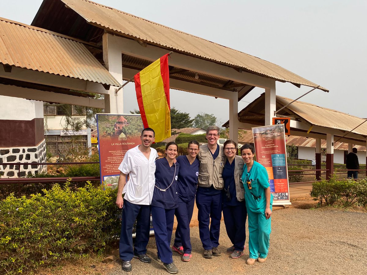 Poniendo final a #ProyectoCamerún. Viaje irrepetible de crecimiento personal y formativo, junto a un grupo excelso. Hemos operado a más de 70 pacientes con enfermedades que, si bien no quitan la vida, sí impiden vivirla. Gracias a todos por hacerlo posible! <a href="/DexeusMujer/">Dexeus Mujer</a>