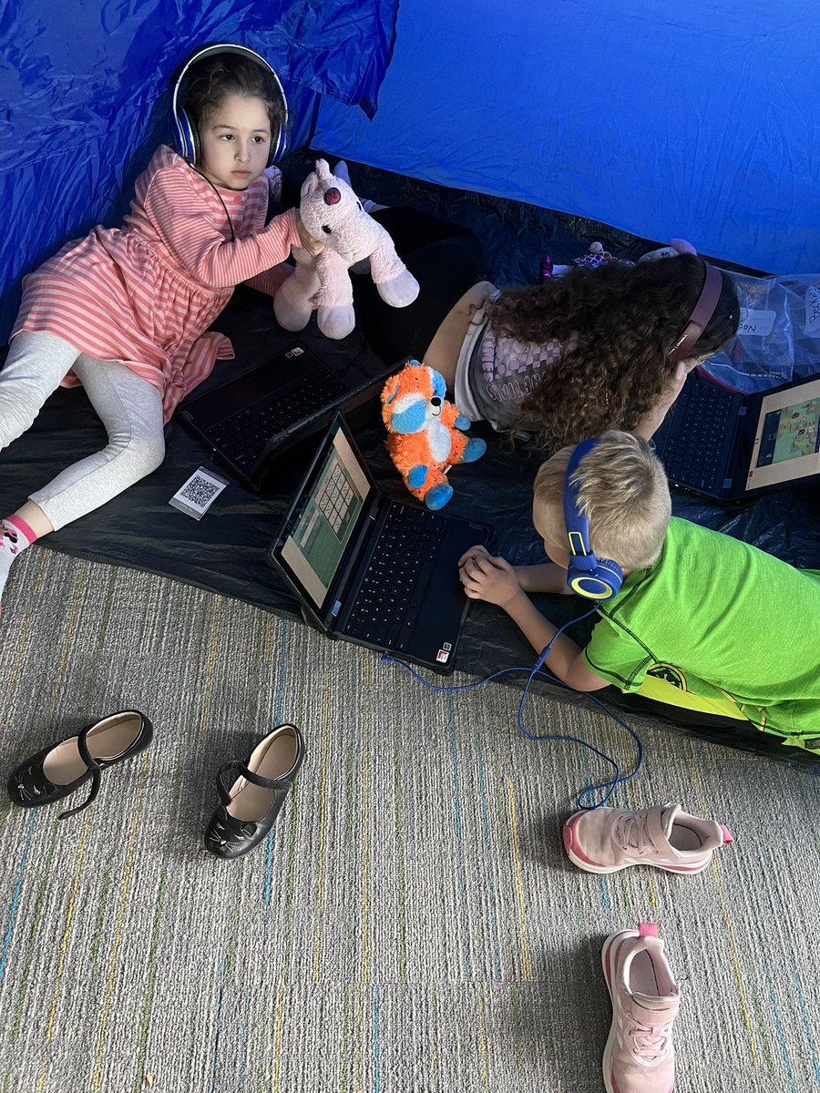 kinbaucom's tweet photo. We celebrated learning to read with campfire readings!! @baucomes https://t.co/sHBtWnzl3d