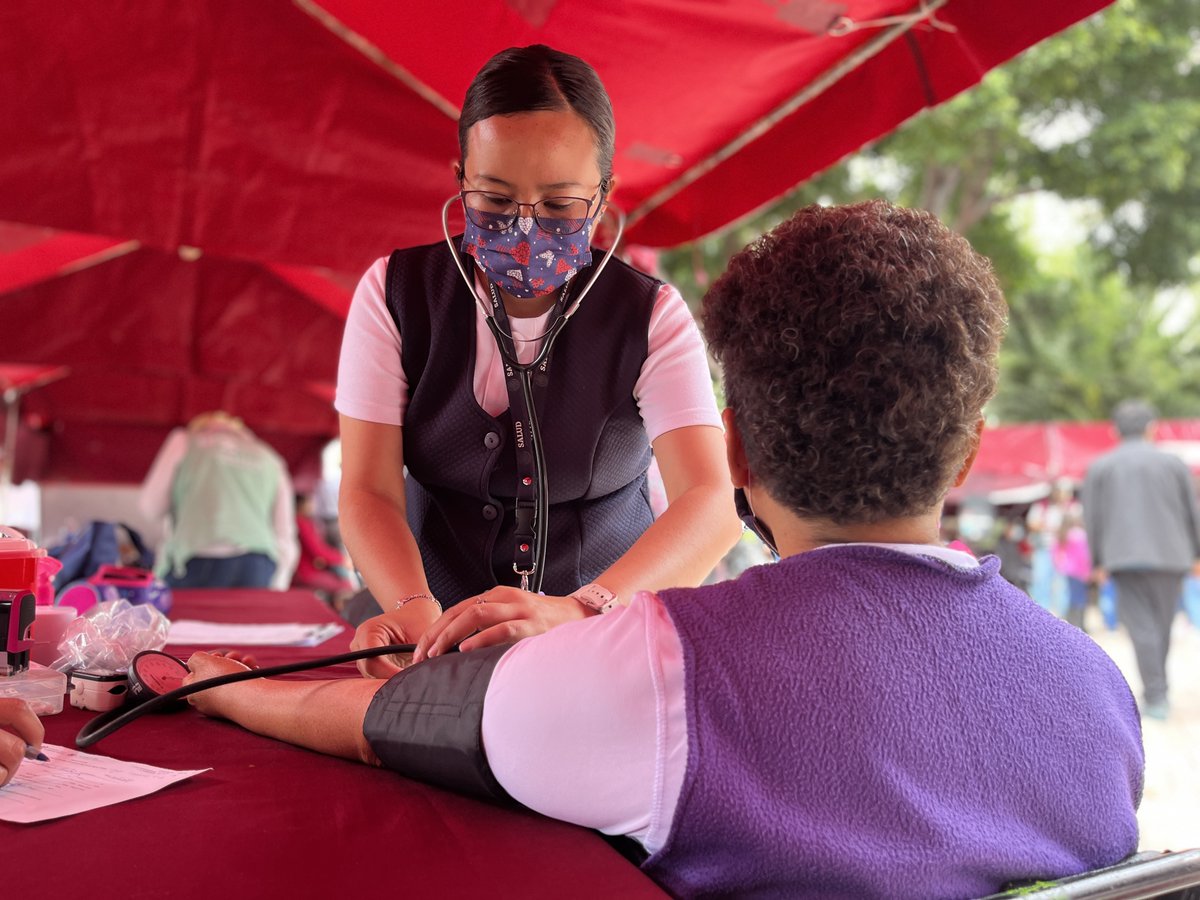 SEBIEN_cdmx's tweet photo. Con #FeriasDelBienestar el @GobCDMX y 20 dependencias, llevamos hasta tu colonia trámites, servicios y alimentos de la @CdeAbastoCDMX para apoyar tu economía.

También encontrarás actividades para niñas y niños.

Visítalas de lunes a sábado de 10 a 14 hrs.👩‍🦽👫

@Claudiashein https://t.co/4Dv9AdrkJz