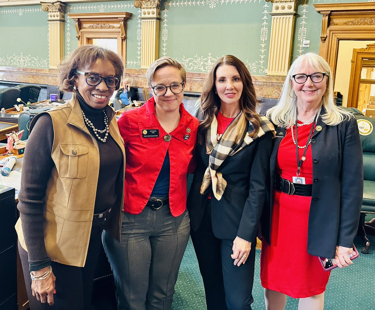 shannonrwatts's tweet photo. Grateful to Colorado lawmakers for meeting with @MomsDemand and @StudentsDemand volunteers today. We look forward to helping all of you pass new gun safety legislation this session. 💪💪💪 #coleg https://t.co/y4g13RaNJ0