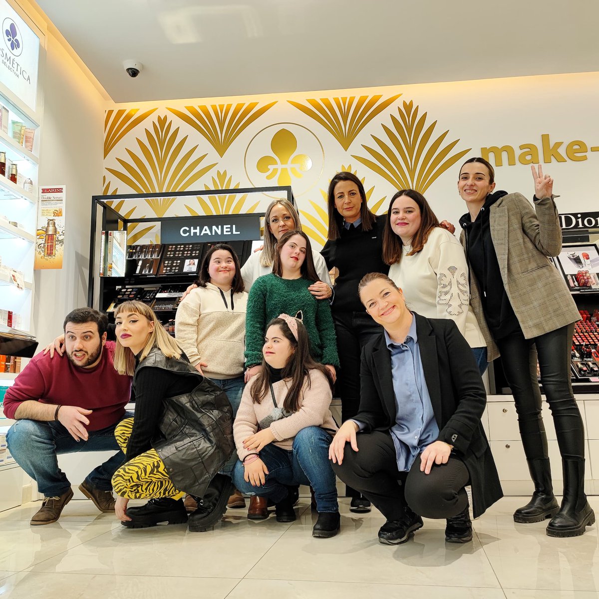 En el Programa de Ocio nuestros chicos conocen los recursos de belleza que la perfumería Prieto ofrece a sus clientes.
Os damos las gracias  por el trato que han recibido nuestros chicos que han salido encantados y con ¡¡ganas de volver¡¡
💅💅