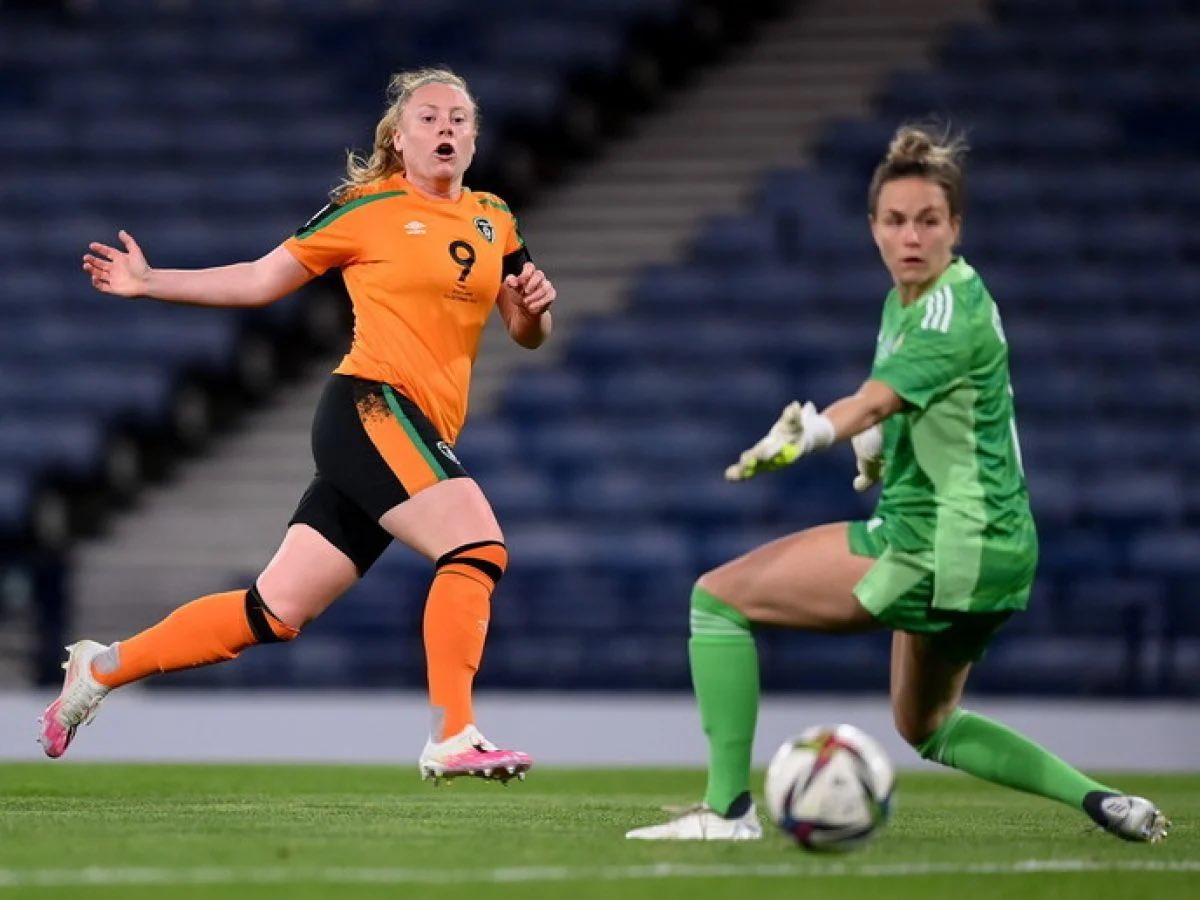 . <a href="/amberbarrett09/">A.B.</a> Ireland’s newest goalkeeper? <a href="/RTELateLateShow/">The Late Late Show</a> 

Scored the biggest goal in <a href="/FAIreland/">FAIreland</a> Women’s football history 🤦‍♀️