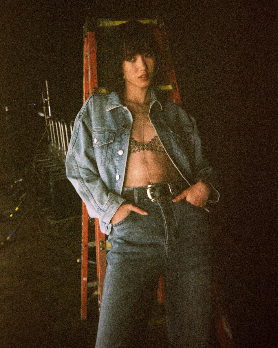 New in Women's Spring | The Arllow Jacket is your essential trucker in a relaxed, boxy fit with a light wash and double-needle seam detailing down the sleeves. Tap to secure the look 🔒