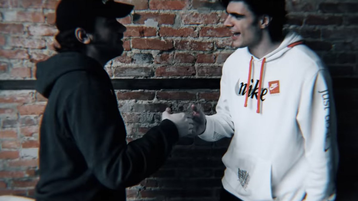 esnyGnf's tweet photo. this looks like one of those high school health and social lesson videos educating us on why doing drugs is bad by showing us deals being made in those dark alleyways https://t.co/EnmZnvVePc