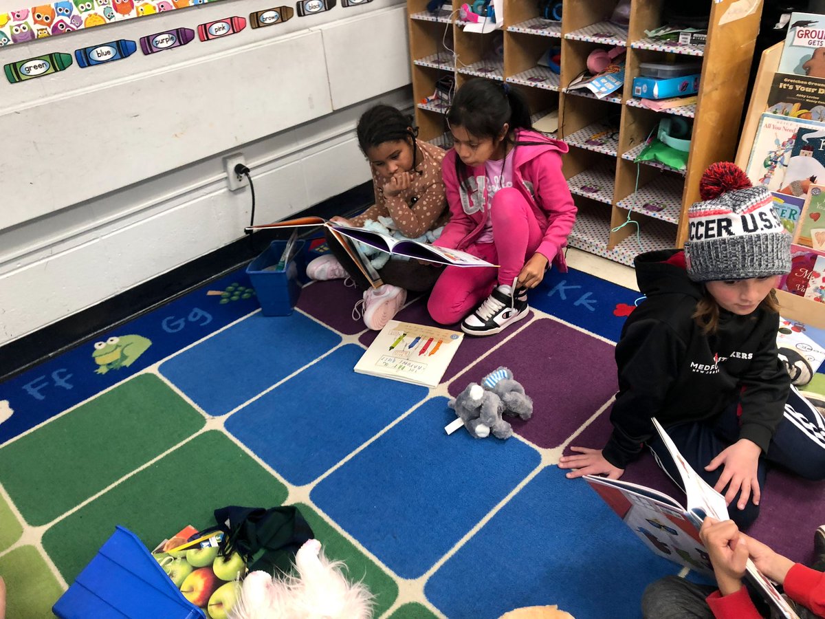 Love seeing this special bond between our Room 24 Family and @RachelMorgan5th ‘s 5th graders! #ReadAcrossAmerica ❤️ #FindTheKind