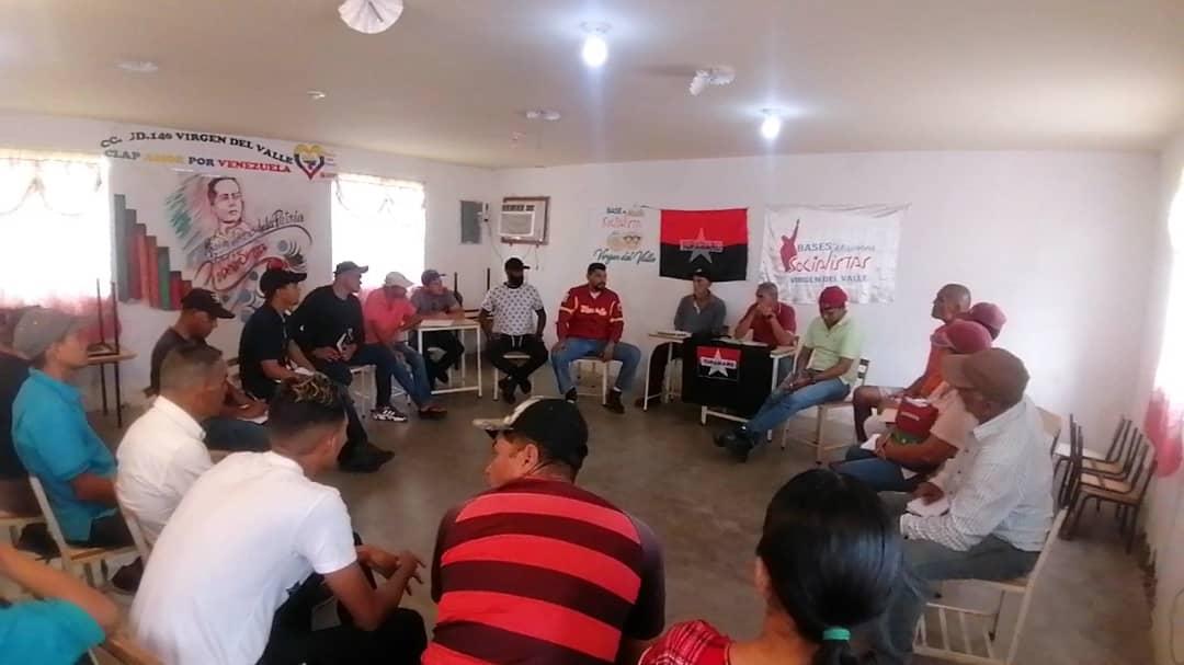caroni_mrt2's tweet photo. Resp Político de @OrienteMRT_ @ChristoferRuben DM de Caroní y DR #TUPAMRO realizaron reunión con la militancia de las  Pquias. #11DeAbril y #SimonBolivar en Aras de seguir fortaleciendo el trabajo político y la formación de nuestra militancia. https://t.co/u8yMaXHngI