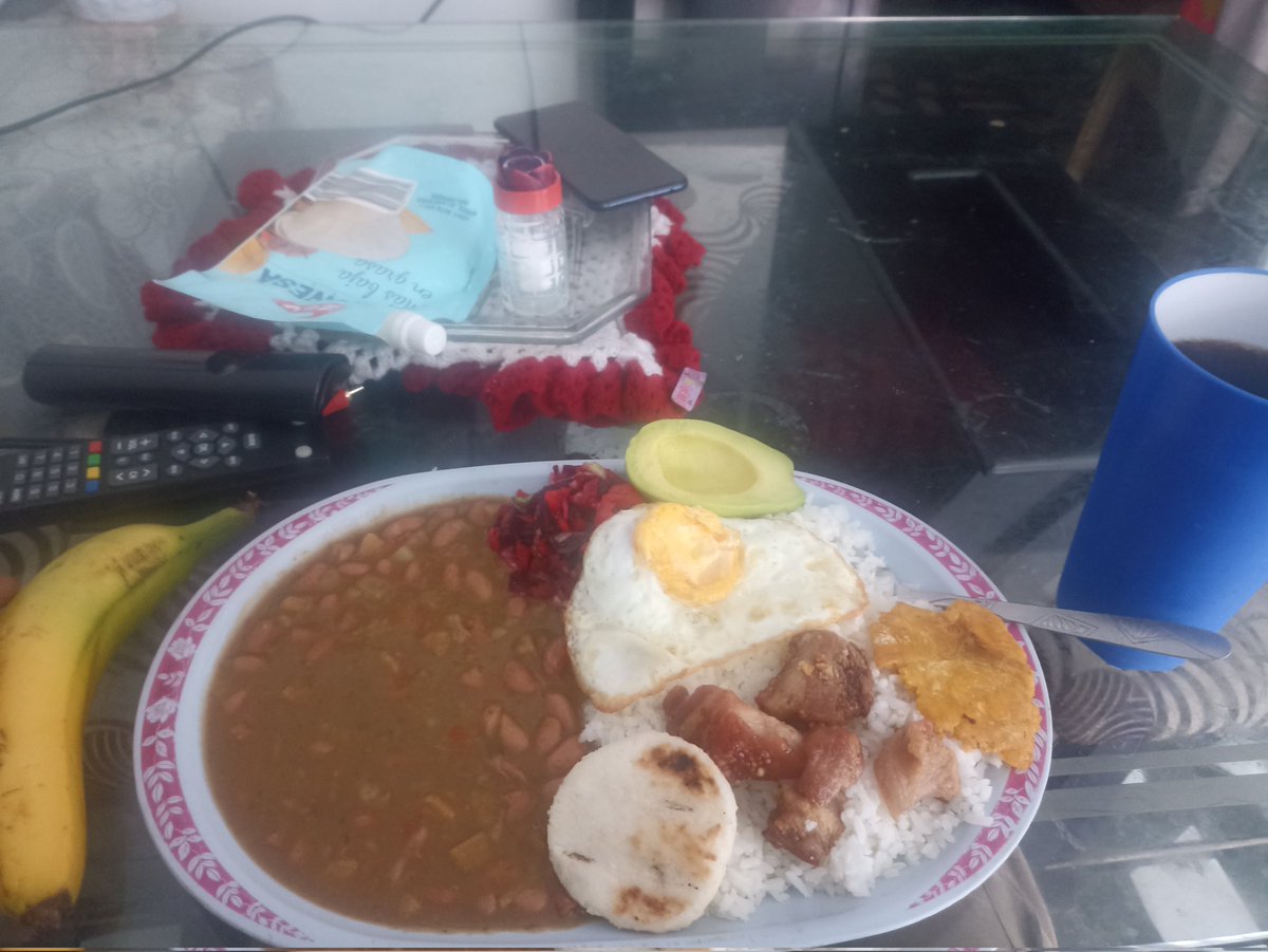 Esteban_P11's tweet photo. Mi pana del camello me invitó a almorzar y me salió con este severo majar 🤤(mil años de vida pa mi pana) https://t.co/t6O9LAI67X