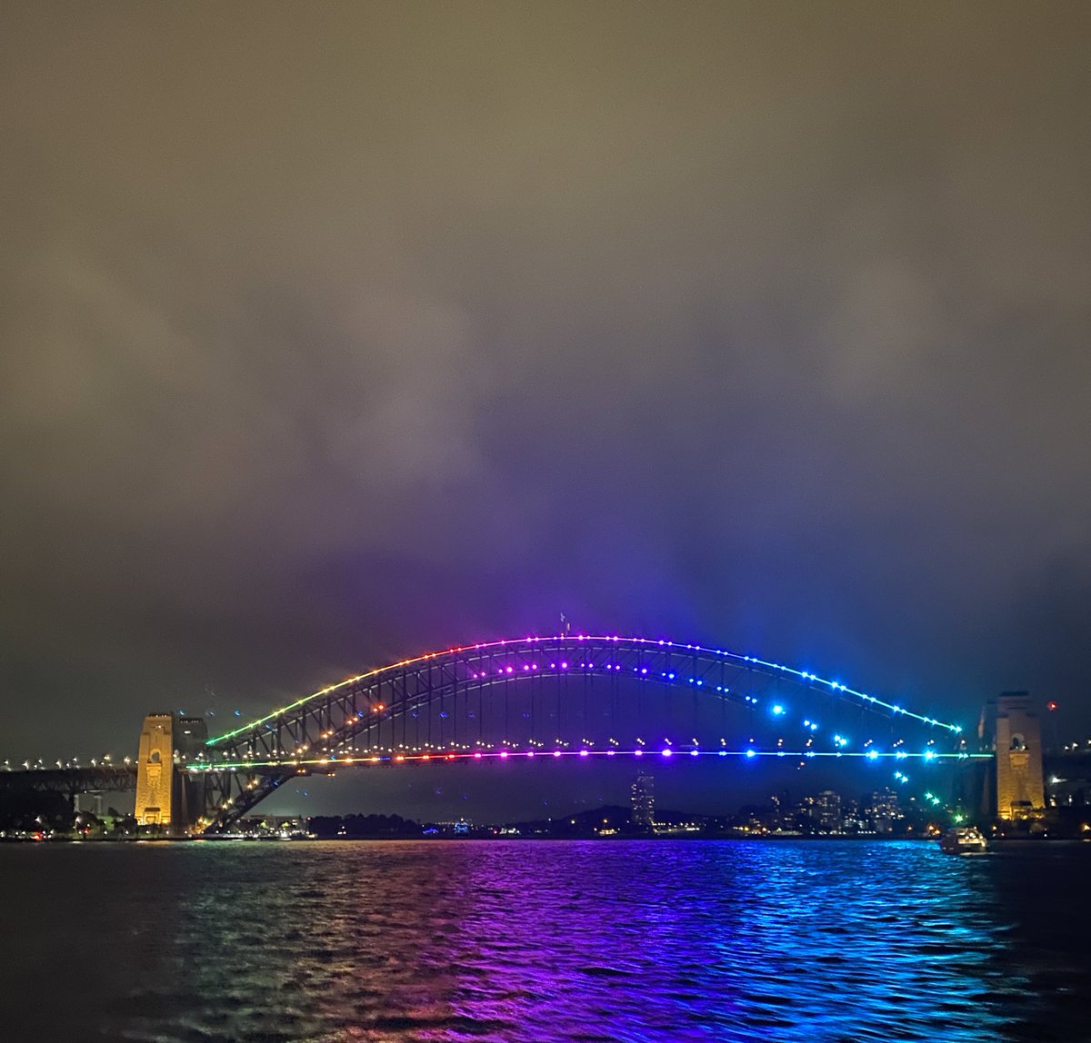 harriet_oxinst's tweet photo. Goodbye Sydney! You have been excellent - when can I move here? #worktravels #conference #downunder #sydneyoperahouse #habourbridge #sydneyharbour https://t.co/XHOZMalEux