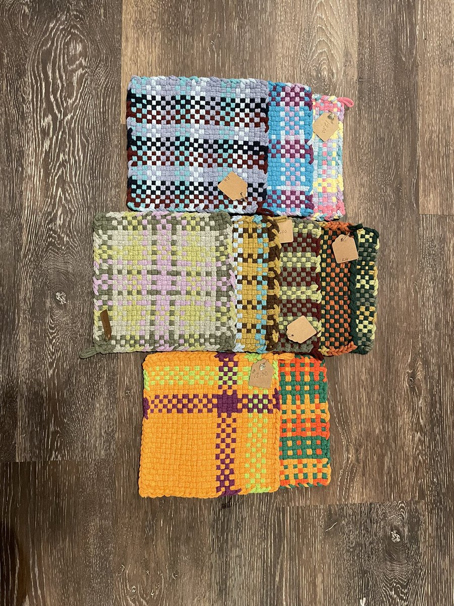 hjdiaries's tweet image. Hey my boyfriends sister Emily is selling handmade potholders to save for a laptop. $12.00☺️