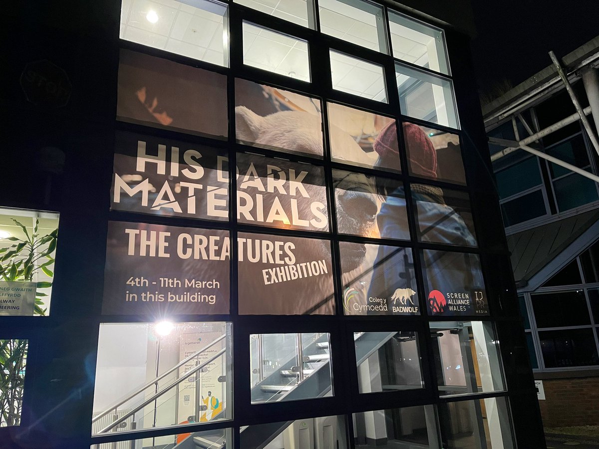 If you want to get close to Pan, Stelmaria, Iorek, or the Mulefa - you need to get to @ColegyCymoedd and visit the #HisDarkMaterials creature exhibition. It is superb. Opens tomorrow!

Thank you for to the crew being so welcoming and talking geeky with us :)