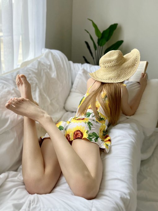 Watch Sierra Lumen's leaked NSFW photo on TwXstars