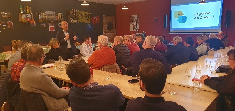 PHILIPPECOY's tweet photo. J'ai pu échanger avec mes collègues ♦️sur nos sujets d'actualité de ces derniers jours: hause des prix ,greve de la logistique, panne informatique, marché parallèle. J'ai également présenté notre nouveau Protocole 2023/2027 qui accompagnera la #Ruralité #servicedeproximite 👍 https://t.co/i3bnV65qe4