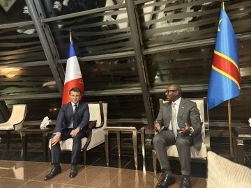 Hosthim Chloe🇨🇩🇨🇩🇨🇲🇨🇲 (@hosthimchloe) on Twitter photo RDC : Le président Français <a href="/EmmanuelMacron/">Emmanuel Macron</a> est arrivé à Kinshasa. Il a été accueilli à l’aéroport de Ndjili par le premier ministre Sama Lukonde RDC : Le président Français <a href="/EmmanuelMacron/">Emmanuel Macron</a> est arrivé à Kinshasa. Il a été accueilli à l’aéroport de Ndjili par le premier ministre Sama Lukonde