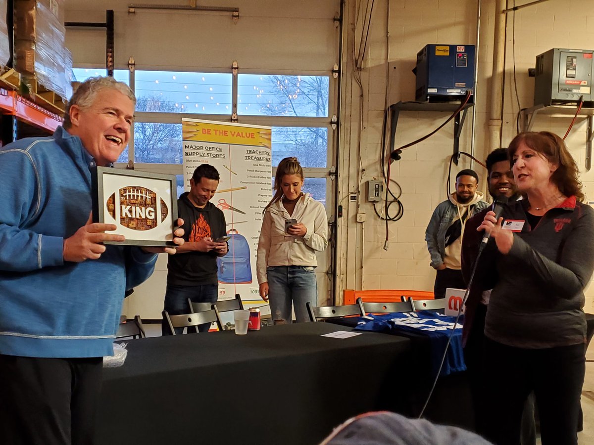 ronNcaphill's tweet photo. One of the most unsung and kind #NFL people is @peter_king - this evening's #NFLCombine #MeetUp is a great example.

An annual event with proceeds benefitting #Indianapolis' @TTindy - to make a difference well beyond anything football.

Thank you, Peter, for being so great. https://t.co/OHyC4r3QqF