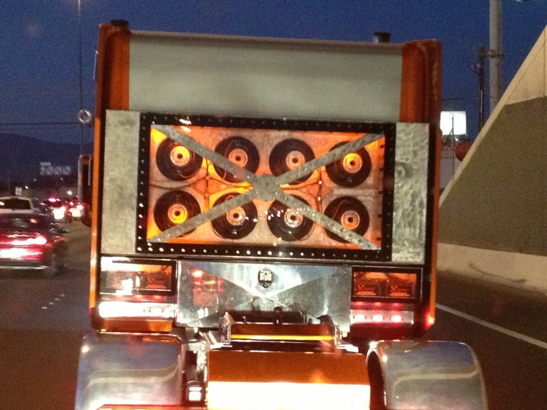 ArcAudio's tweet photo. A blast from the past with this earth-shaking International. That's a total of eight 15" ARC subs.
#arcaudio #semitruckaudio #caraudio #earthshaker #bigboom #international #longhaulready https://t.co/ptfe3xXksd
