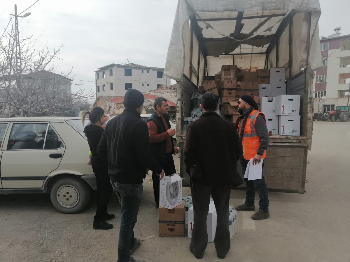 bridge2turkiye's tweet photo. With your support, TOKTUT (@toktutorg) continues to deliver ready-to-eat food boxes to our families in the field. Thank you for all standing with Türkiye!
#earthquake #SupportTurkey #bridgetotürkiye https://t.co/KE6nDPq2bT