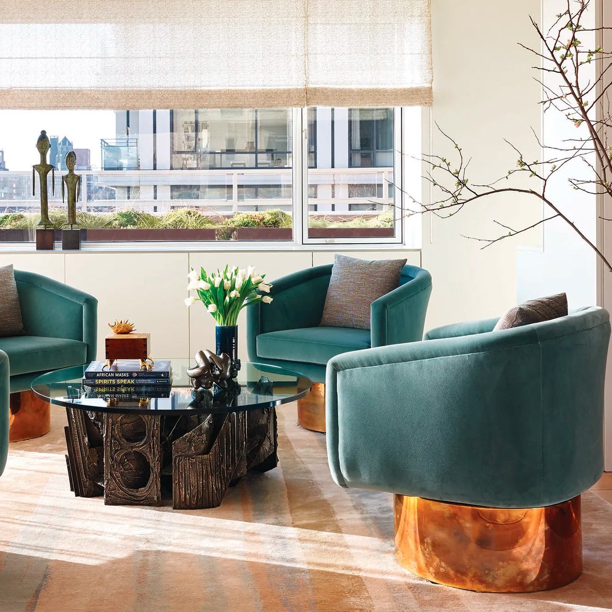 _StudioDesigner's tweet image. Studio Designer welcomes acclaimed firm Amy Lau Design as a new client to our business platform. With deep roots in fine art, Amy and her team craft stylish interiors with touches of great art like this New York City apartment. Visit linktr.ee/_studiodesigner