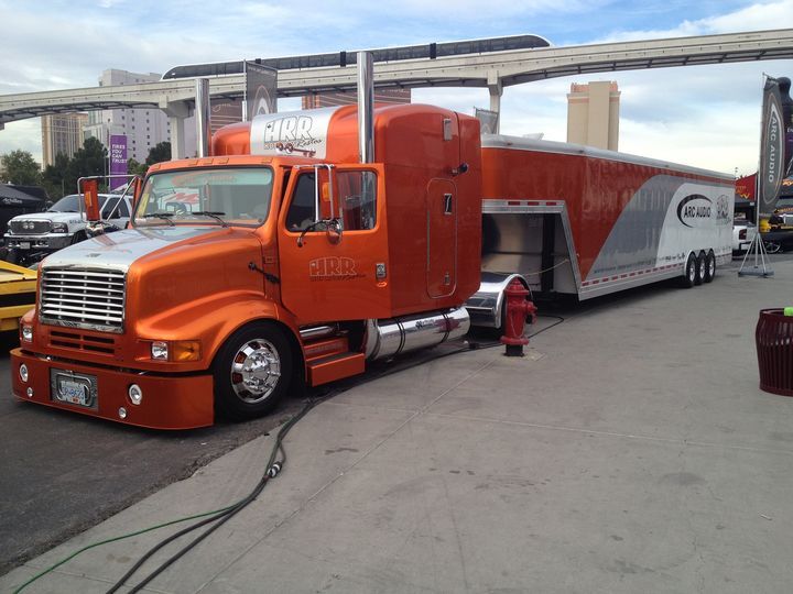 ArcAudio's tweet photo. A blast from the past with this earth-shaking International. That's a total of eight 15" ARC subs.
#arcaudio #semitruckaudio #caraudio #earthshaker #bigboom #international #longhaulready https://t.co/ptfe3xXksd