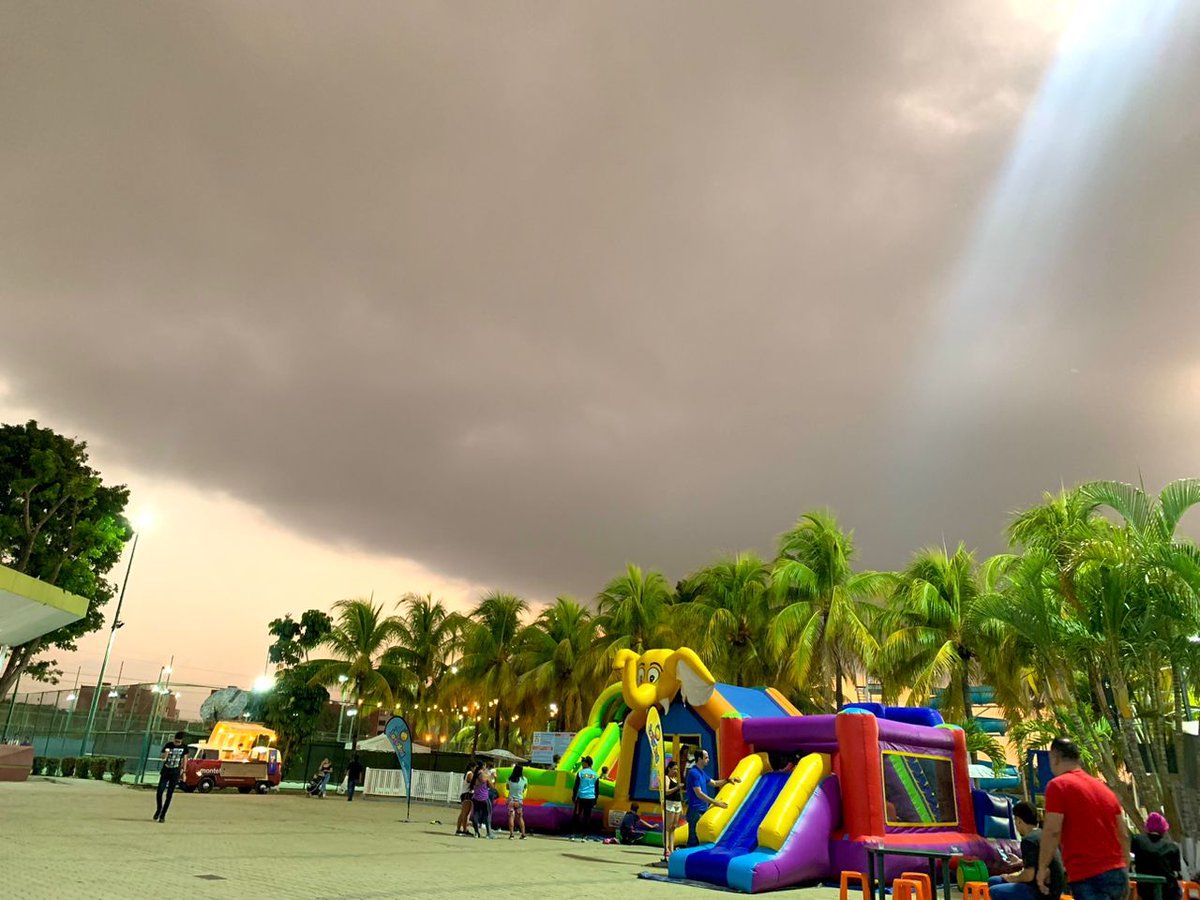 #03Mar Densa nubosidad baja, comienza a cubrir el cielo de la ciudad de Barquisimeto, hoy se mantuvo el patrón de cielo parcialmente nublado a cubierto, con una temperatura máxima de 29.8 °C. 🌬️☁️📸 @jcbustillos