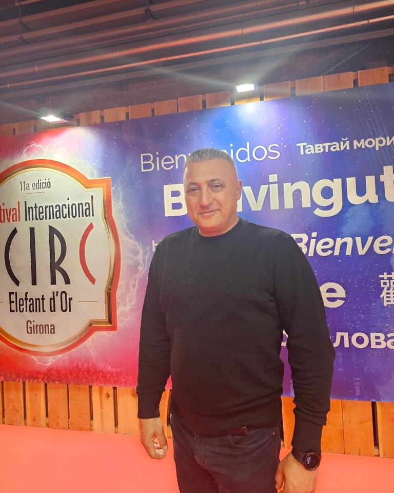 LuftmanMaximo's tweet photo. @maximoluftman no festival Internacional Circ Elefant d'Or em Girona 🎪 https://t.co/r2yxAKWiCa