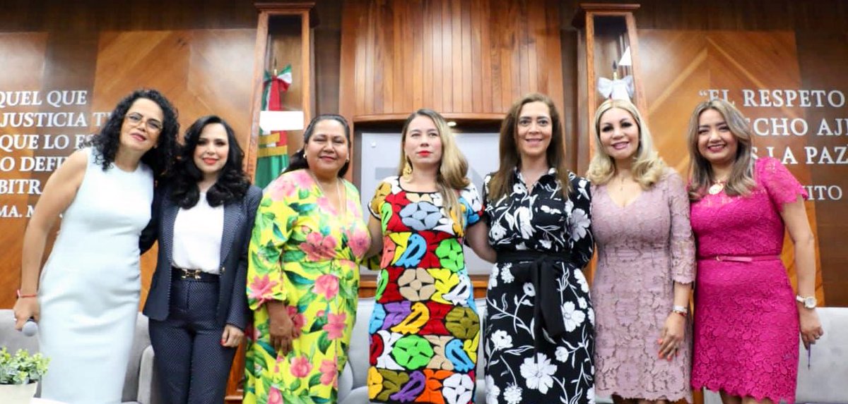 Por primera vez en la historia de #Veracruz, los partidos políticos locales firmaron el "Acuerdo Pluripartidista por la Paridad de Género en la Política", donde se comprometieron a capacitarse en temas de igualdad y combate a las violencias ejercidas en contra de mujeres y niñas.
