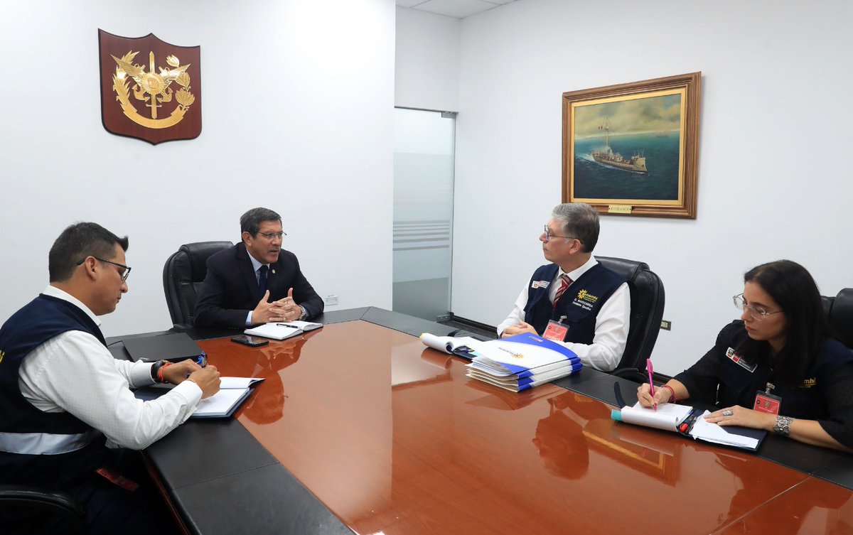 Senamhi on Twitter "RT MindefPeru El ministro JChavezCresta y el