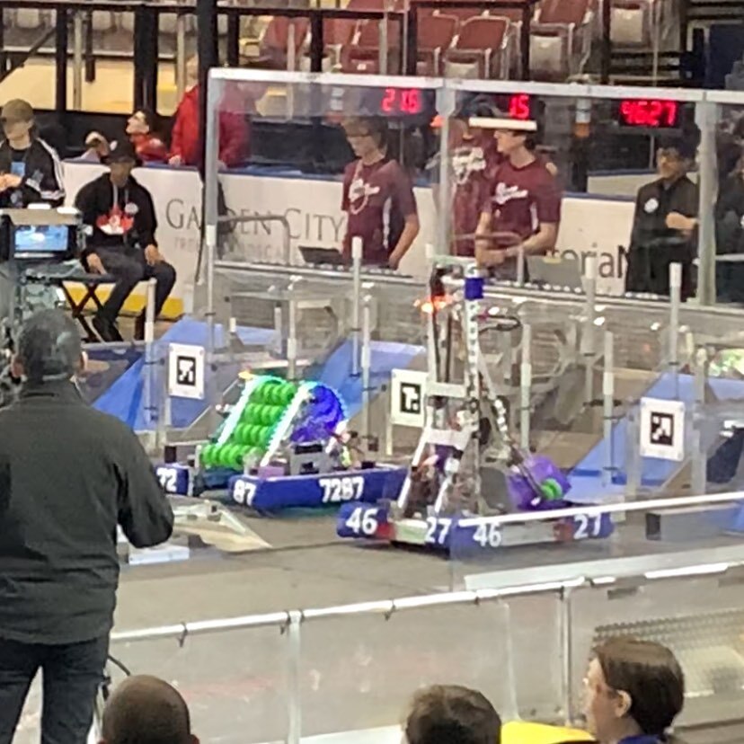 muddylaces's tweet image. Robots!!! So much fun watching the @esquimaltatomsmashers compete at Save On Foods arena. #firsttechchallenge instagr.am/p/CpWGEDDvWnr/