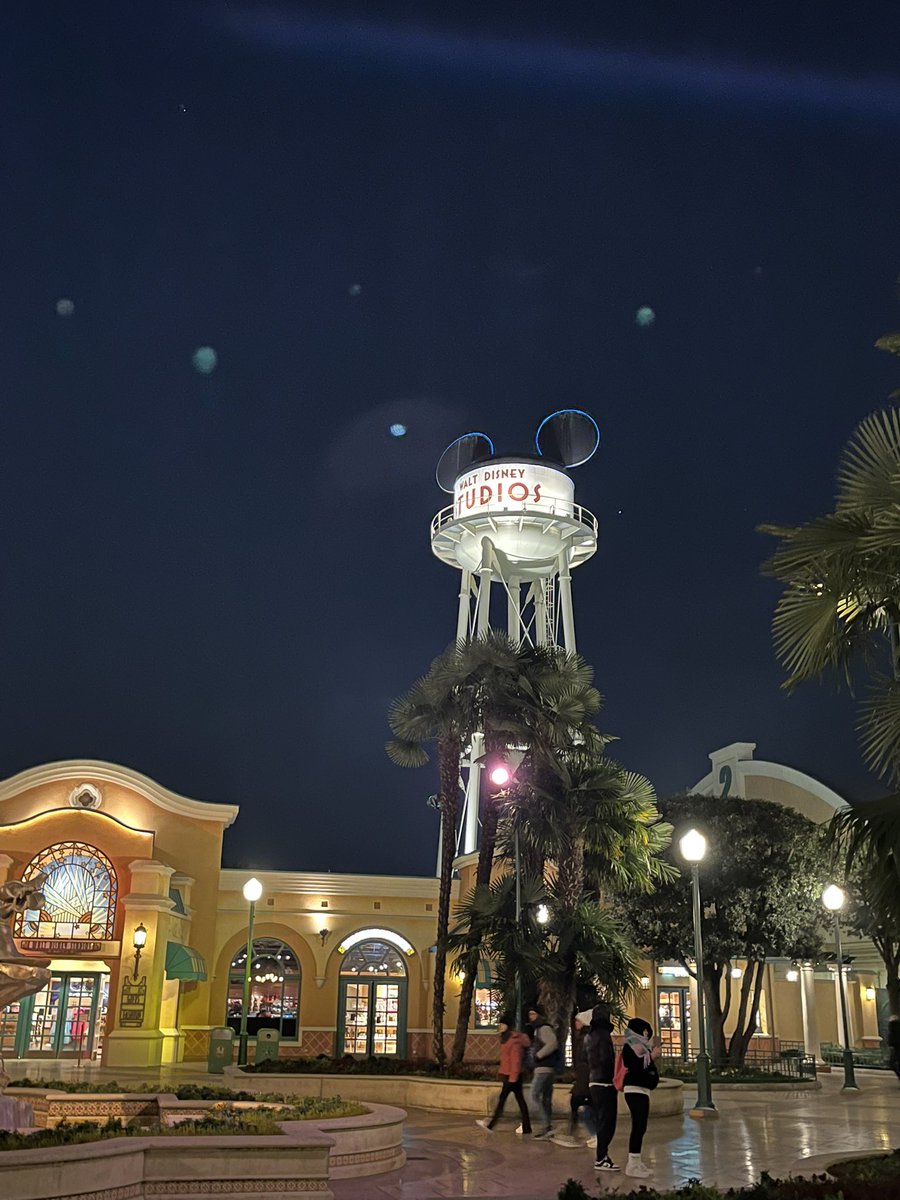 Day 1 in <a href="/DisneylandParis/">Disneyland Paris</a> = Completed it!!! Roll on Magic Kingdom in the morning, after a good breakfast at the hotel! ✨🇫🇷