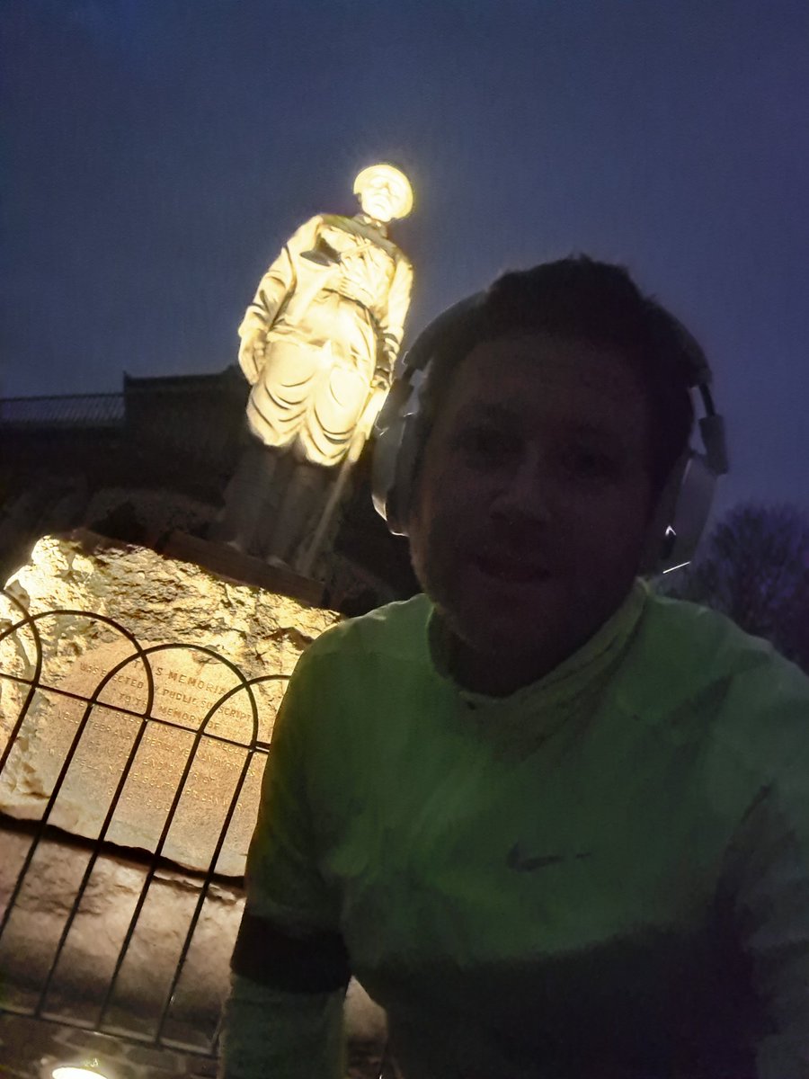 TheWiganRunner's tweet photo. Day 62...
A nice & easy πββοΈ through Wigan to this special statue πΏ in Wigan Park π³..
A bit of π΄... then start the wknd the best way at @haighwdparkrun π³ in the morn to knock a little more time off the last 1 πͺπ»
#62 #Friday #Wigan #Run #LoveParkRun #BestWayToStartTheWeekend https://t.co/GXLDsLMOvB