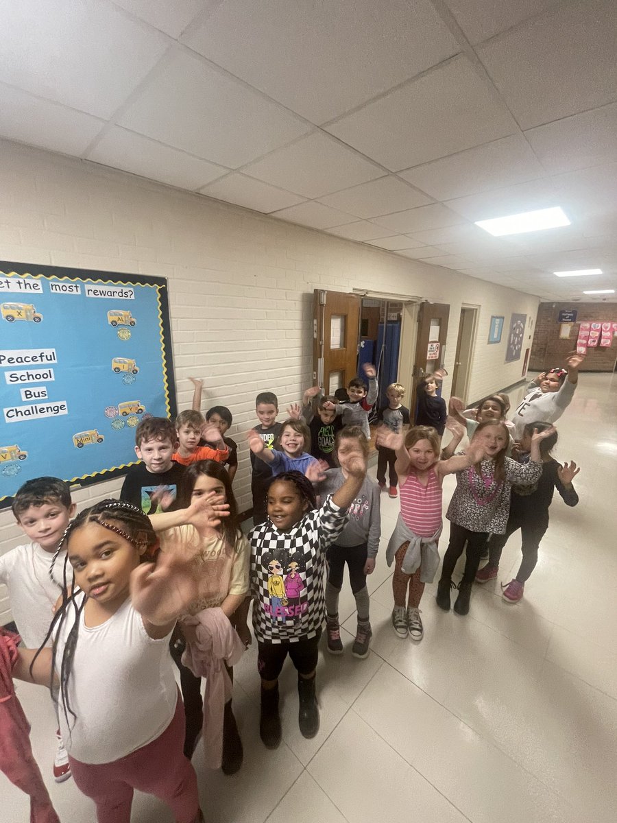 dmurph88's tweet photo. Happy group of friends! Was great to chat with Ms. Clarkin and these students today at Forest Brook ☺️👍@lynnemomof2boys @kreingold0104 @HPS_Eagles https://t.co/KJKCqcP2BR