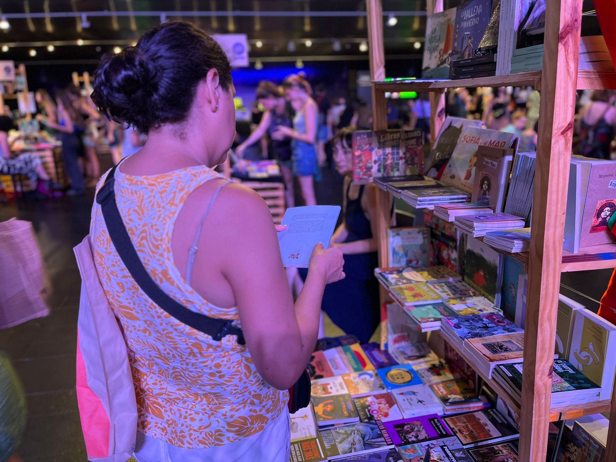 FilFem's tweet photo. ✨Se fue el segundo día de la FILFEM en #NosotrasMovemosElMundo 

🫶🏼¡Lxs esperamos mañana para seguir disfrutando!

🔥Acordate que la entrada es LIBRE Y GRATUITA https://t.co/2oGGwsZASb