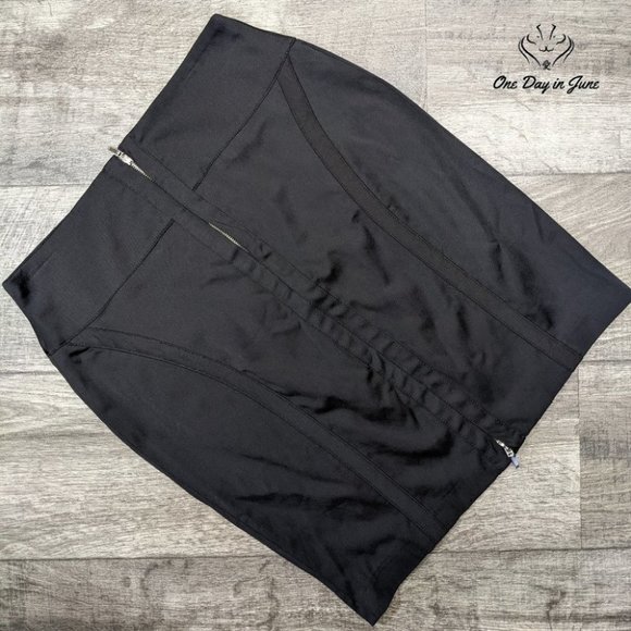 cprincern2's tweet photo. So good I had to share! Check out all the items I'm loving on @Poshmarkapp #poshmark #fashion #style #shopmycloset #colsie #josabank #kenar: https://t.co/5OrwG99um8 https://t.co/jgalbzrcn1