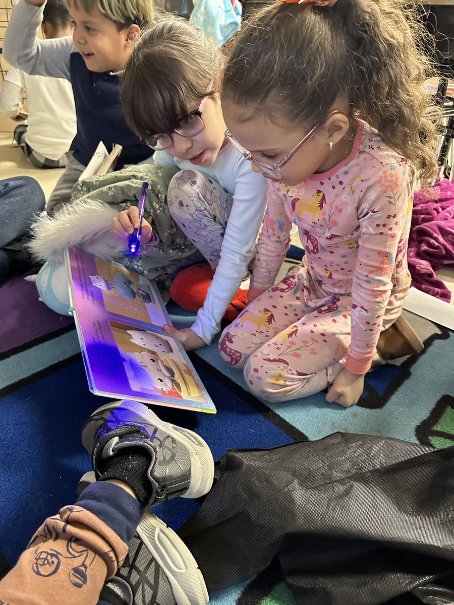 Celebrated #ReadAcrossAmerica Week! We had spirit days, guest readers, and ended the week buddy reading with 1K! 📚♥️💙 <a href="/WeAreHTSD/">WeAreHTSD</a> <a href="/HTSD_Wilson/">Wilson Elementary School</a>