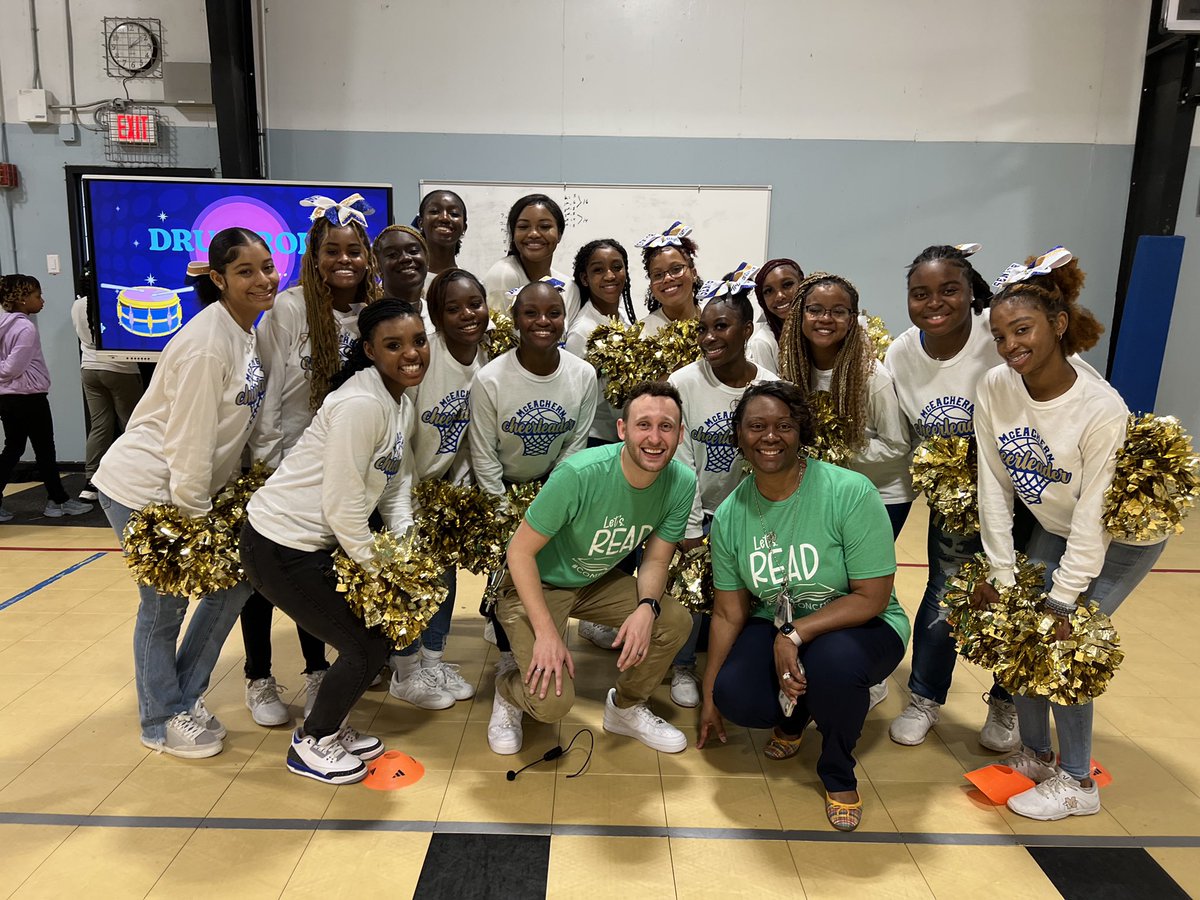 EricaM0711's tweet photo. What an amazing day yesterday for Read Across @Comptoncubs ! Special shout out to the @McEachernHigh cheer leaders coming over to cheer on our students and join us for our Reading Pep Rally 🎉 @PrincipalLair @ACLittle23 https://t.co/dSCMJoSRf0