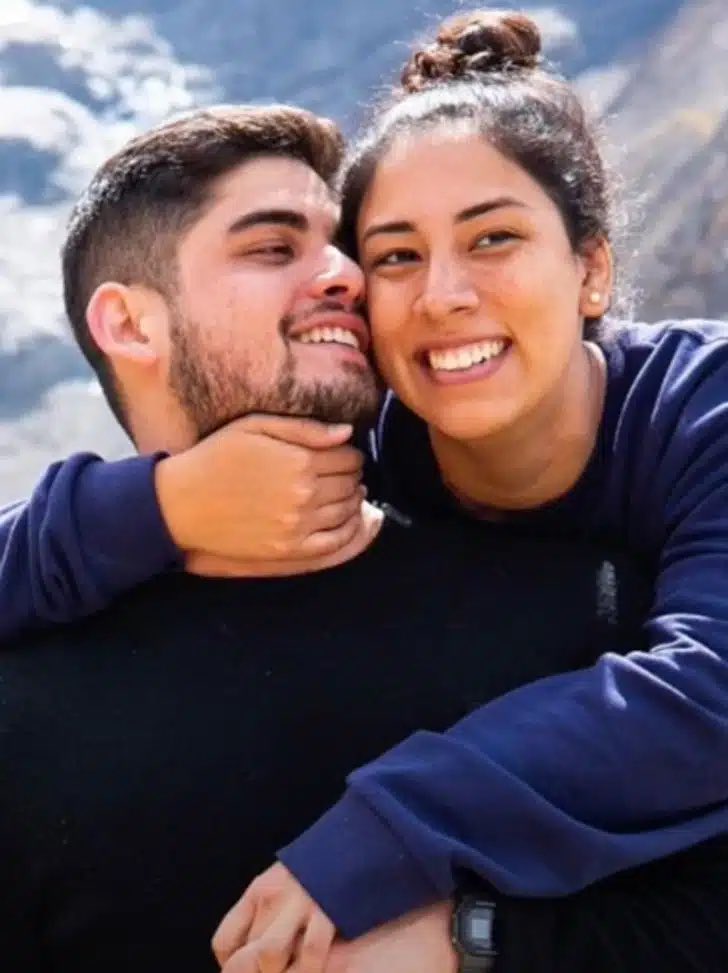 choquei's tweet photo. 🚨LEIA: Jovem freira e padre deixam seus ofícios após 7 anos para viver um amor juntos. https://t.co/TaF4rJ0MJk