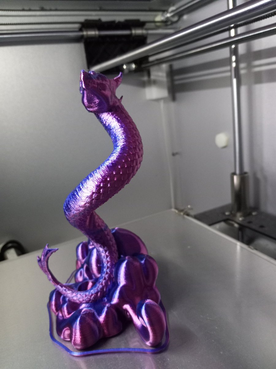 UltraVi0letRage's tweet photo. Two sides, one print! @stlflix Dragon pen holder in #ovv3d dual color filament. https://t.co/U3niEVFXOe