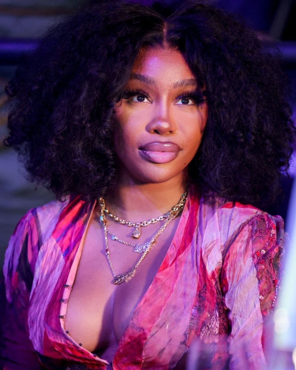 szaforyou's tweet photo. SZA at Billboard Women In Music. 💖💐 #BBWomenInMusic https://t.co/SGJsPQuIat