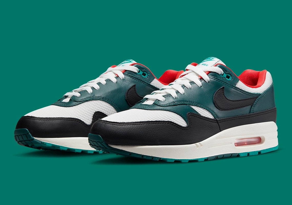 jrdunlap's tweet photo. DROPS TODAY⚡️
Ad: Liverpool x LeBron Nike Air Max 1

UK https://t.co/NIJoYRfHgj
FR https://t.co/3AhzQj9UtG
DE https://t.co/B4YWsHnqjV
NL https://t.co/bsZppfhBQY
IT https://t.co/62eGV4waQS
ES https://t.co/k9c8ogour2 https://t.co/6jqRXCKKru