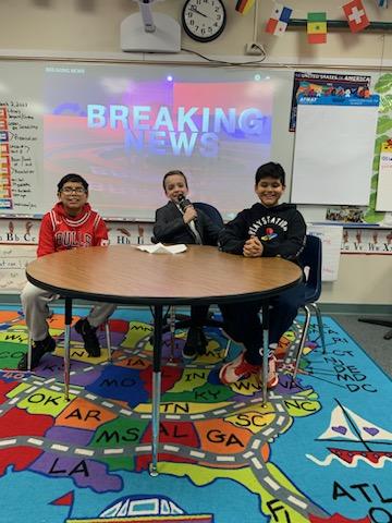 Guategirl1122's tweet photo. DL 4th grade students become News reporters as they report on Natural disasters for their Performnace task in Science. They enjoyed preparing their final product. Great job! @maestrajenn4th #Dual158 #Dual #Biliteracy https://t.co/zFZWwlnzi6