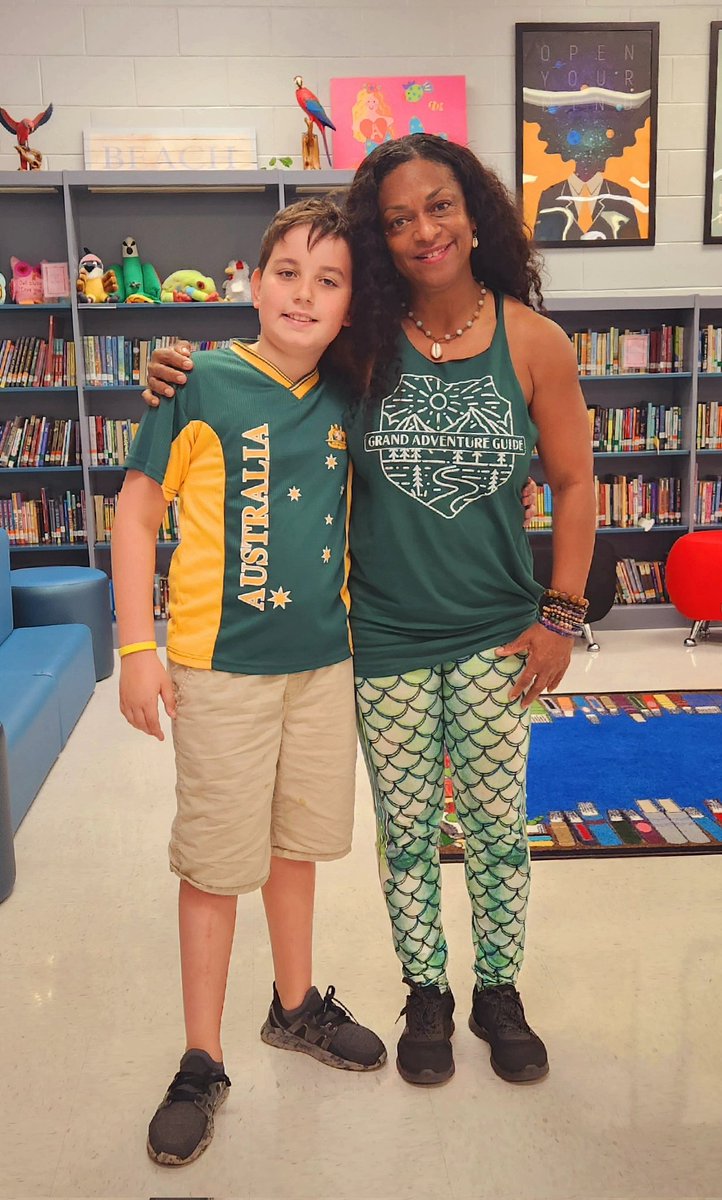 AngelaBrentHar1's tweet image. 4th grade leader Bengie stopped by the Media Center with his teacher &amp;amp; class to give me a crystal, &amp;amp; he also gave 1 to each student in his class to place in my hand.He thanked me for making a huge difference in his life.💚 @ShineonSPES @pbcsd @SafeSchools_PBC @SLLpbc #tearsofjoy