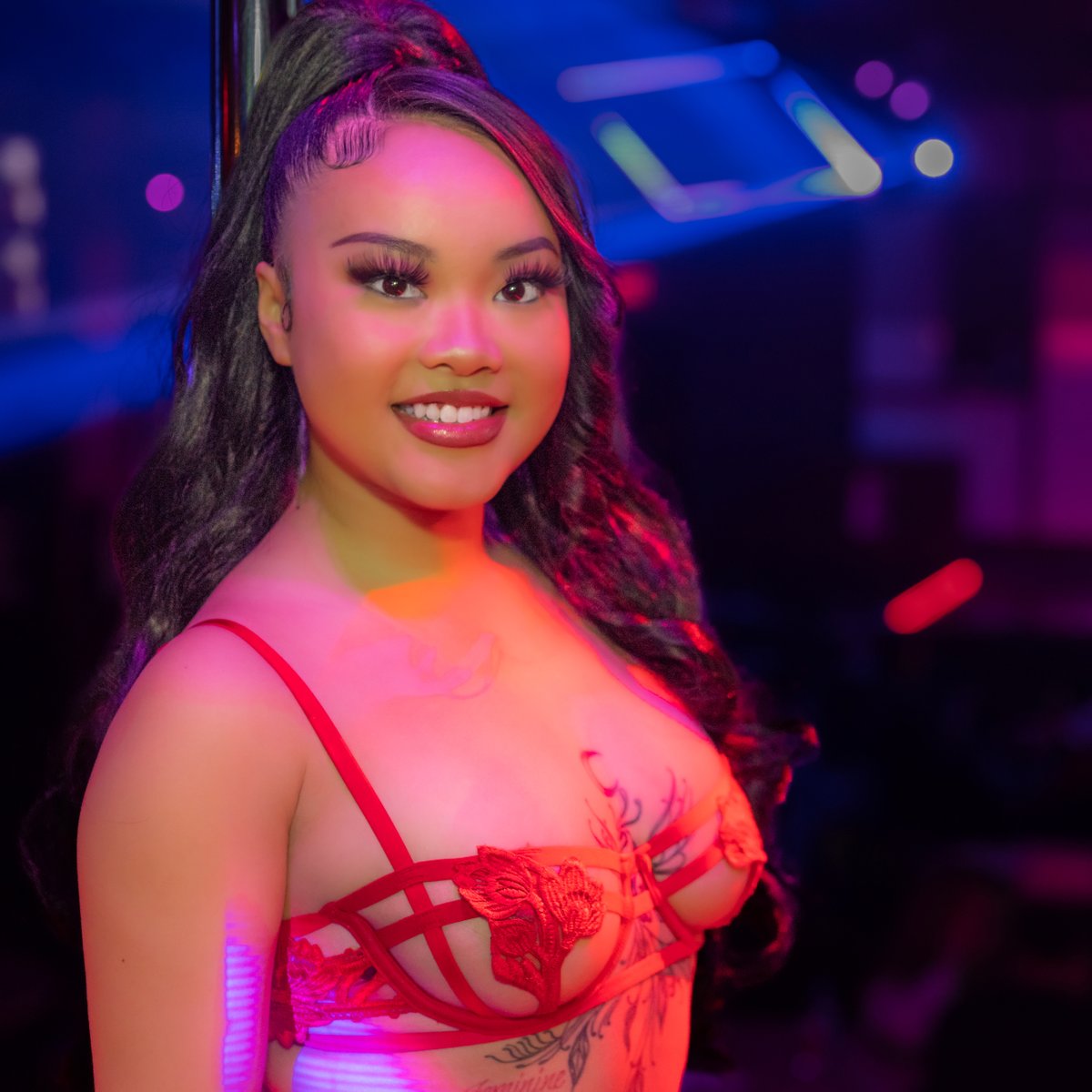 DTC_Mnpls's tweet photo. She cant wait to see you Downtown tonight! #nightlife #latenight #fridaynight https://t.co/rvXBPduovZ